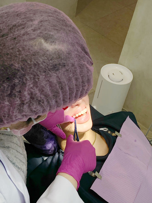 Sapphire braces installed by dentist at Easethetic Dental Lounge in Quezon City